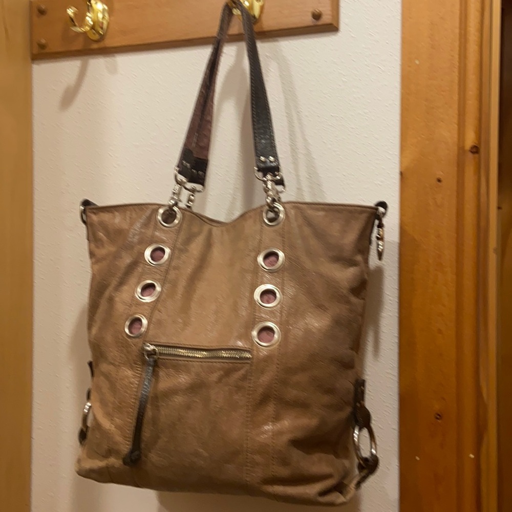 Tano Bucket Bag